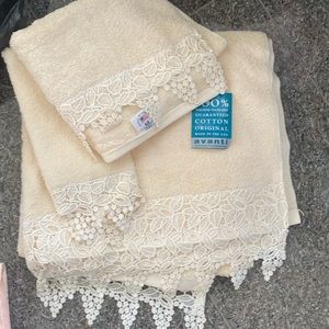 A anti 3 piece vineyard applique towel set off white 100% cotton